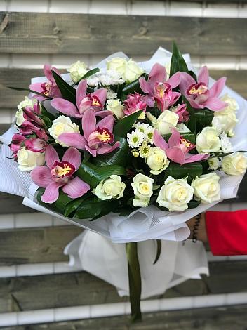 Букет цветов из: Розы и Хризантемы в Богородицке