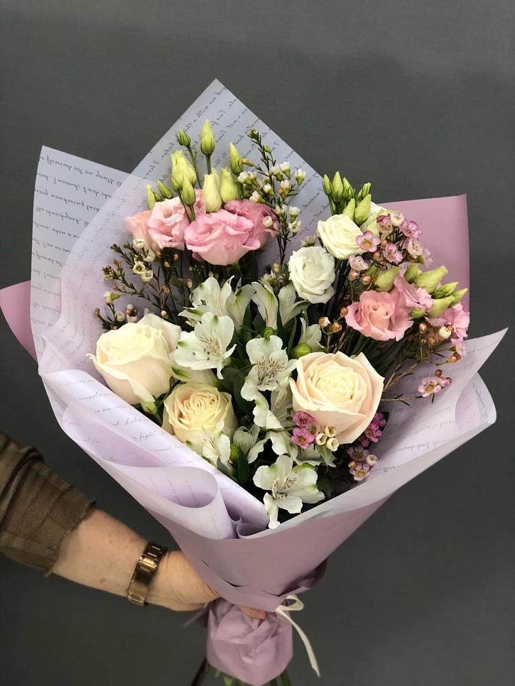 Букет цветов из: Альстромерии, Розы и Лизиантусы в Богородицке