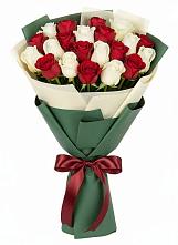 Букет Микс из красных и белых роз в Богородицке