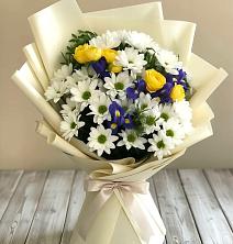 Букет цветов из:  Ирисы, Хризантемы и Розы в Богородицке