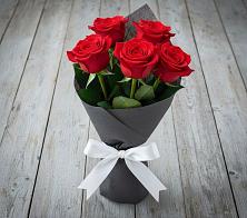 Букет 5 Красных роз Эдлесс Лав в Богородицке