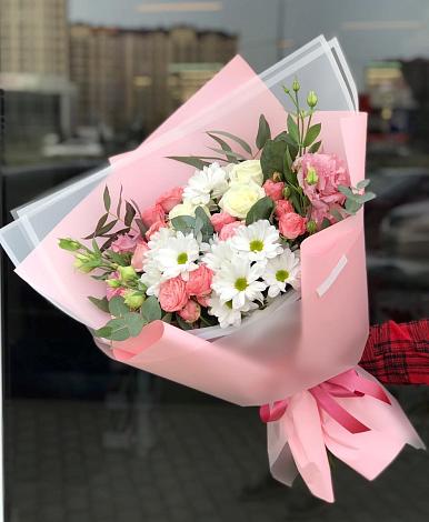 Букет цветов из: Розы, Лизиантусы и Хризантемы в Богородицке